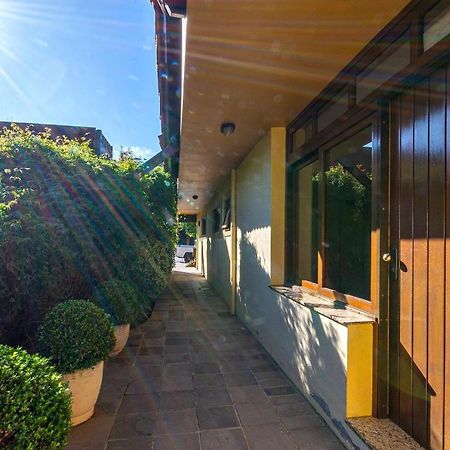 Rosa Edificio Jardim Da Serra กรามาโด ภายนอก รูปภาพ